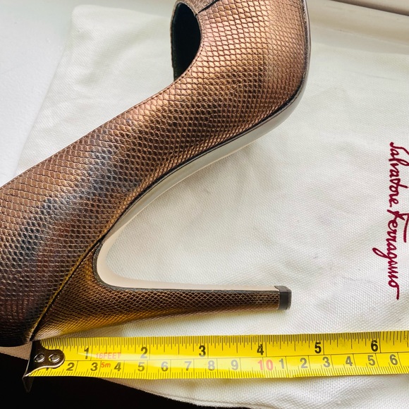 Salvatore Ferragamo - Peep Toe Platform Pump Heels Metallic Brown 8b - Picture 16 of 16